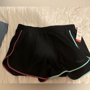 NWT Women’s Saucony Dash running shorts
